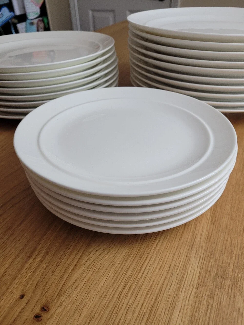 CRATE & BARREL Halo bone china dinner plates set